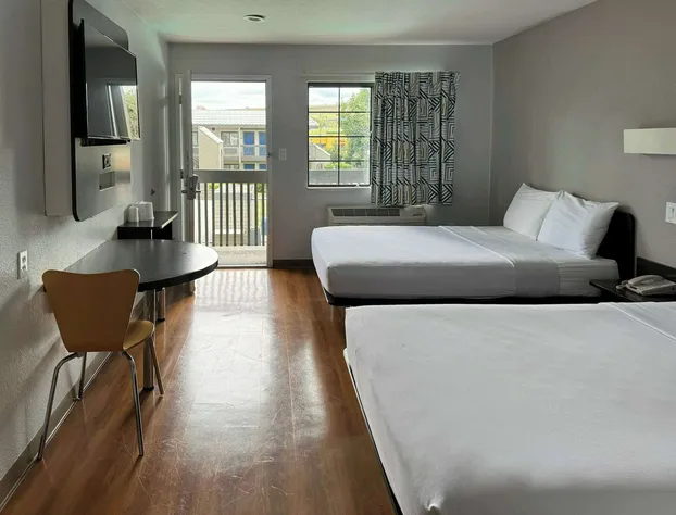 Motel 6 Pomona, CA - Los Angeles hotel detail image 4