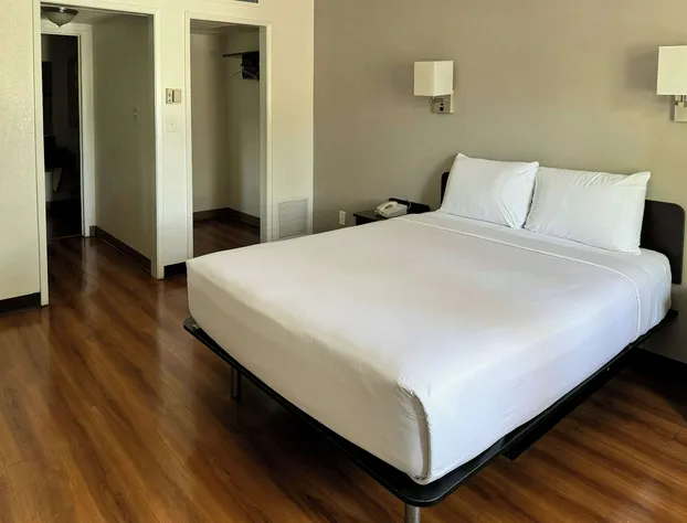 Motel 6 Pomona, CA - Los Angeles hotel detail image 3