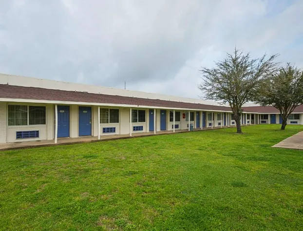 Motel 6 Madisonville, TX hotel detail image 1