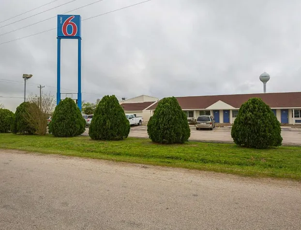 Motel 6 Madisonville, TX hotel detail image 3