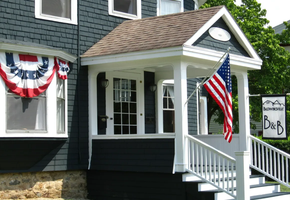 Baldwinsville B&B hotel hero