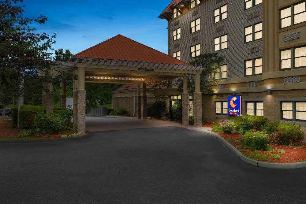 Comfort Suites Near Casinos Norwich-Uncasville CT hotel hero