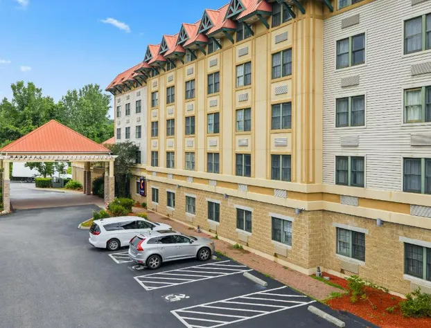 Comfort Suites Near Casinos Norwich-Uncasville CT hotel detail image 1