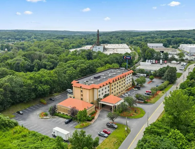 Comfort Suites Near Casinos Norwich-Uncasville CT hotel detail image 2