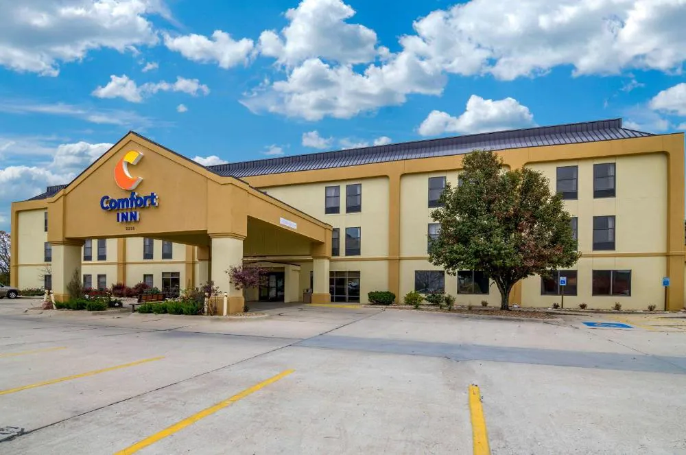 Comfort Inn Ottawa hotel hero