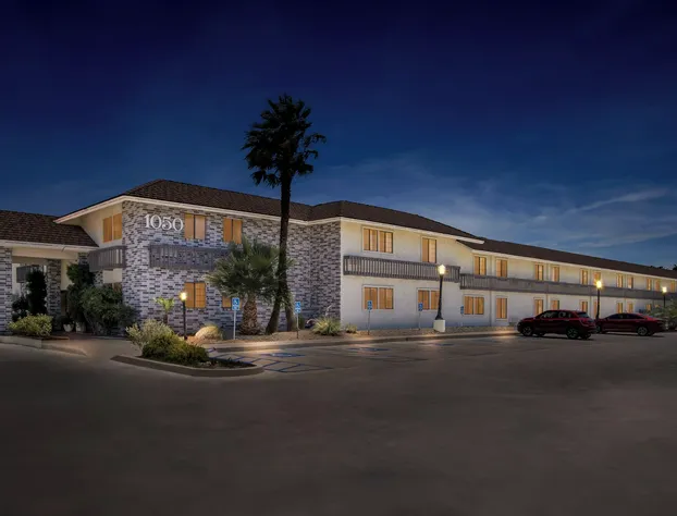 HomeTowne Studios by Red Roof Ridgecrest hotel detail image 2