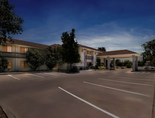 HomeTowne Studios by Red Roof Ridgecrest hotel detail image 4