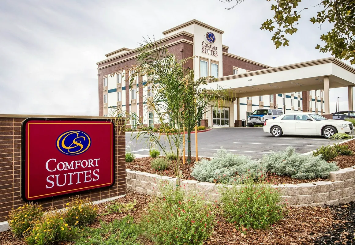 Comfort Suites Woodland - Sacramento Airport hotel hero