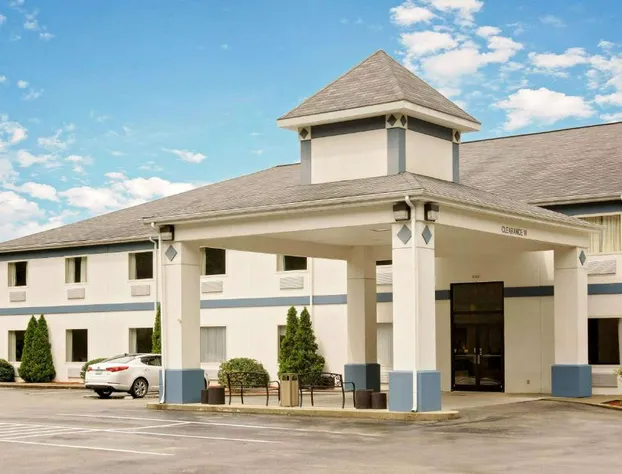 Magnuson Hotel West Liberty hotel detail image 1