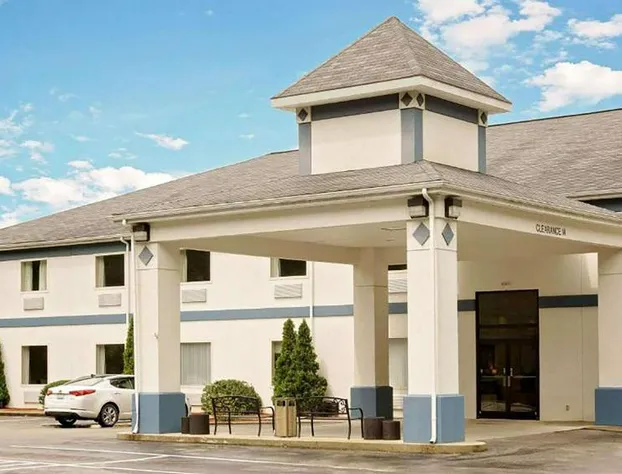 Magnuson Hotel West Liberty hotel detail image 1