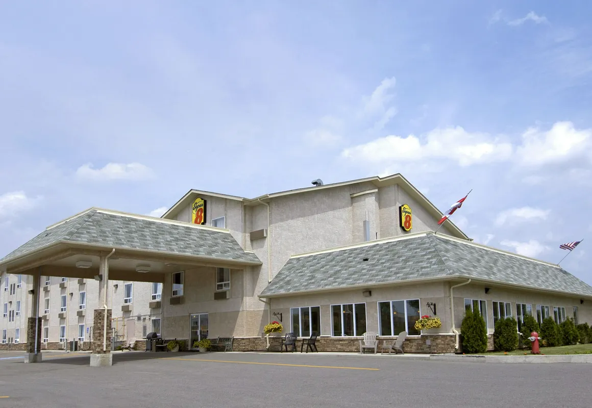Super 8 by Wyndham Fort Frances hotel hero