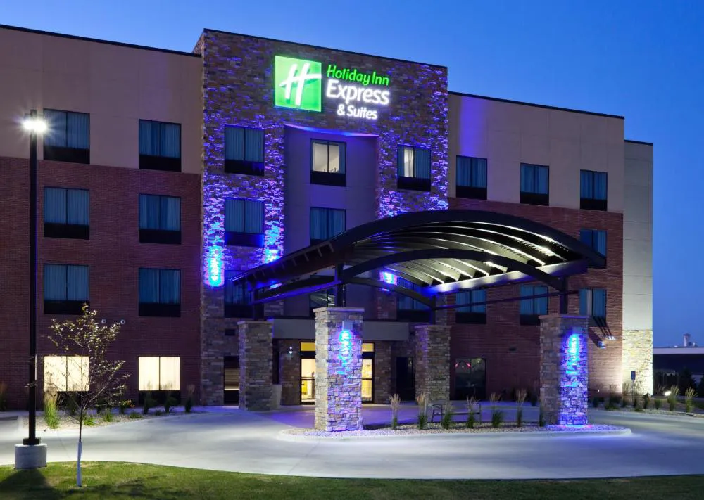 Holiday Inn Express Hotel & Suites Fort Dodge by IHG hotel hero