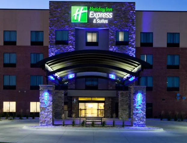 Holiday Inn Express Hotel & Suites Fort Dodge by IHG hotel detail image 1