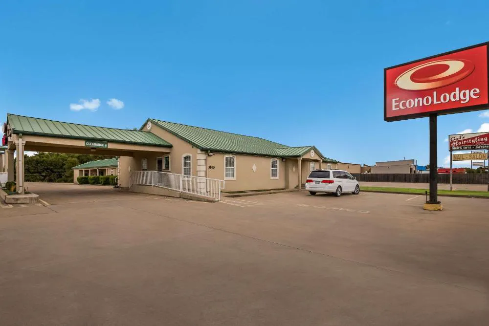 Econo Lodge Bartlesville Hwy 75 hotel hero