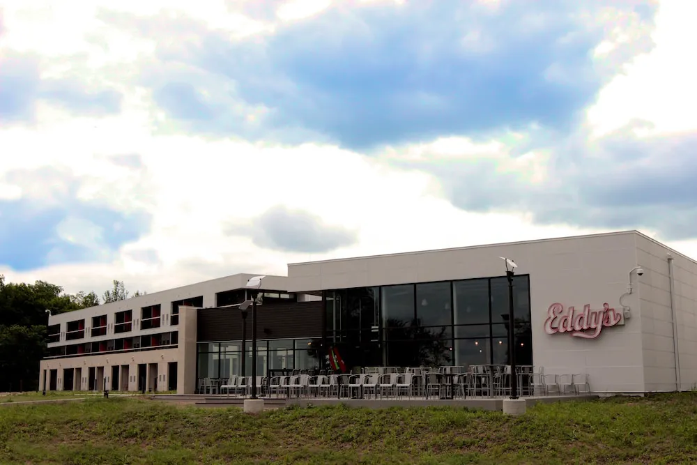 Eddy's Resort hotel hero