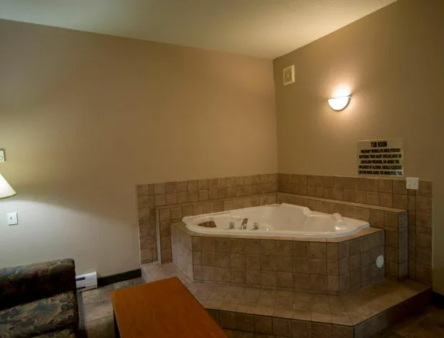 Super 8 by Wyndham Dauphin hotel detail image 3