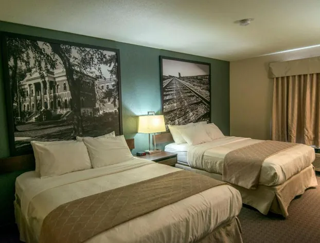 Super 8 by Wyndham Dauphin hotel detail image 4