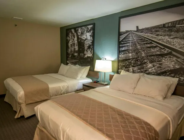 Super 8 by Wyndham Dauphin hotel detail image 4