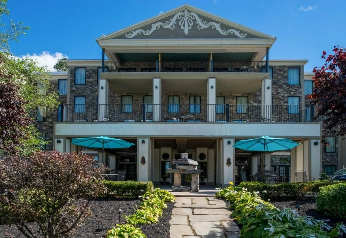 Niagara Crossing Hotel & Spa hotel hero