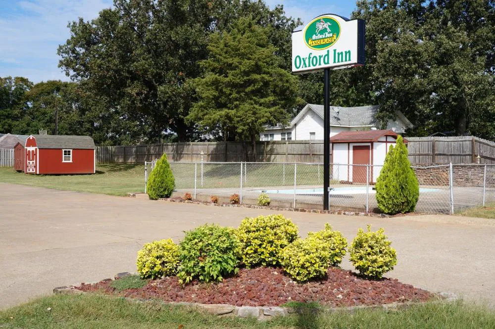 Oxford Inn Ozark hotel hero