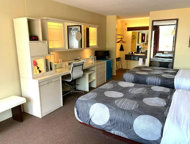 Oxford Inn Ozark hotel detail image 1