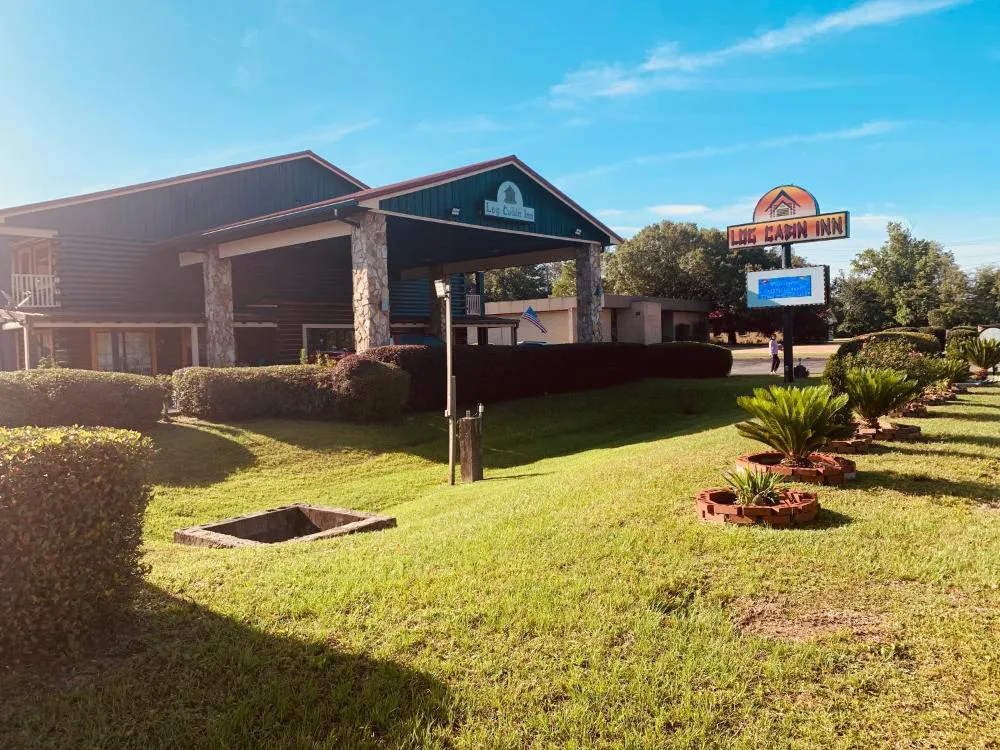 Log Cabin Inn hotel hero