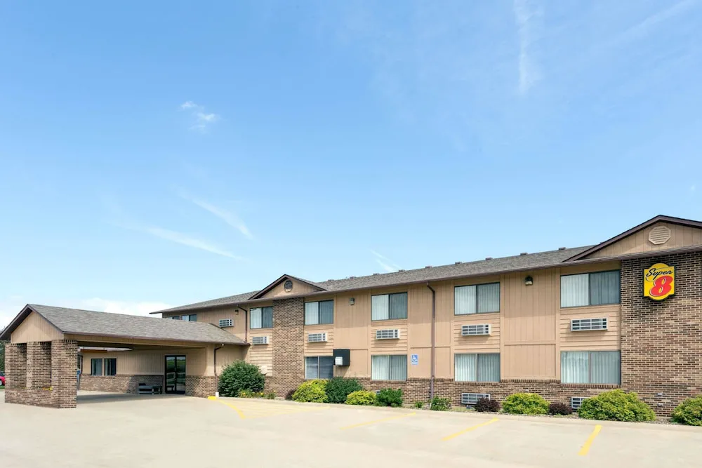 Budget Inn and Suites hotel hero