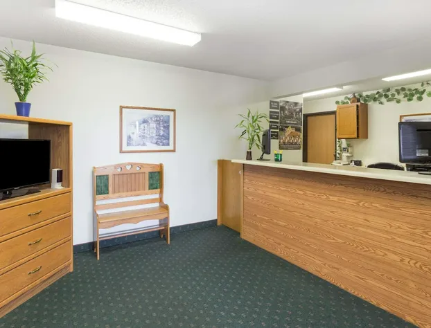 Budget Inn and Suites hotel detail image 1