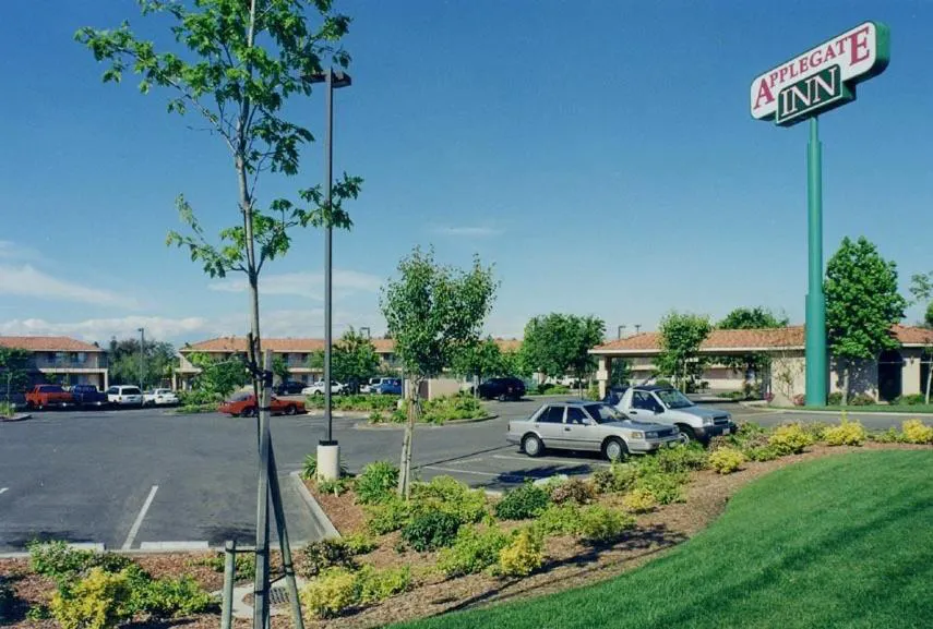 Applegate Inn hotel hero