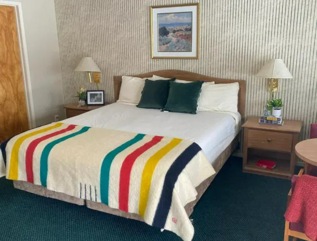 Whispering Pines hotel detail image 1