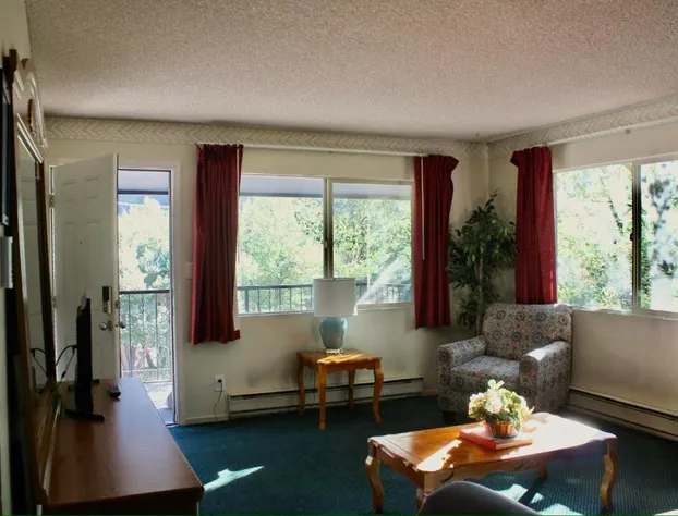 Whispering Pines hotel detail image 4