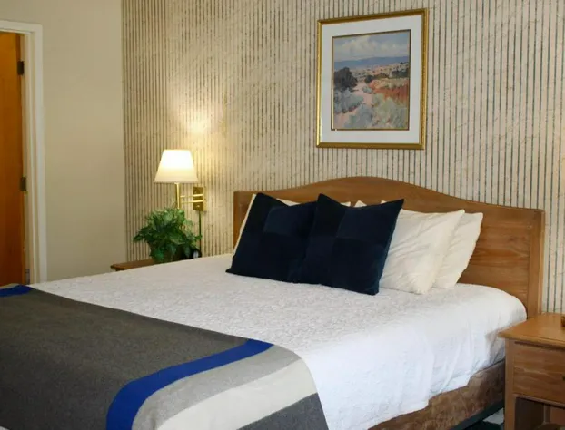 Whispering Pines hotel detail image 2