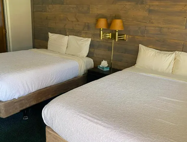 Whispering Pines hotel detail image 3