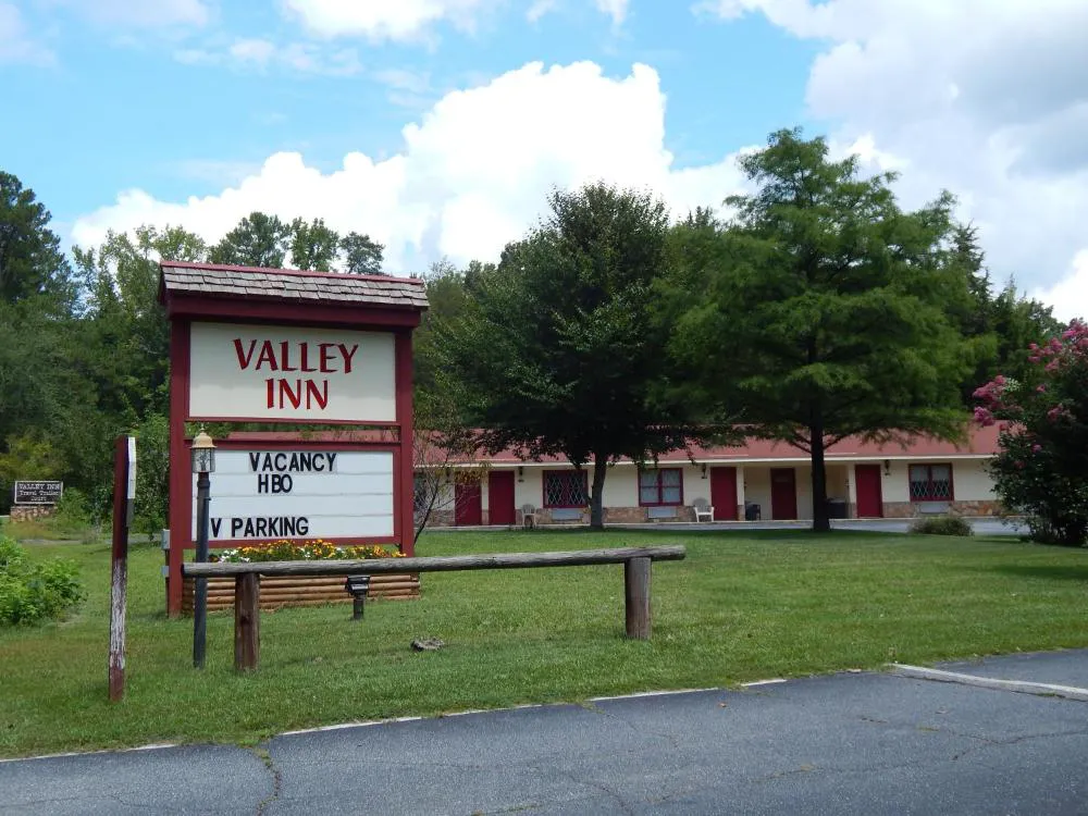 Valley Inn hotel hero