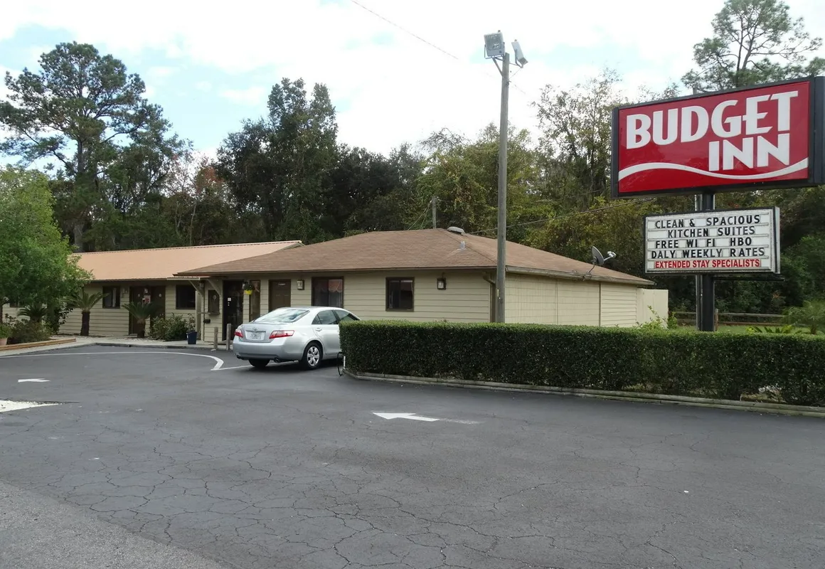 Budget Inn hotel hero