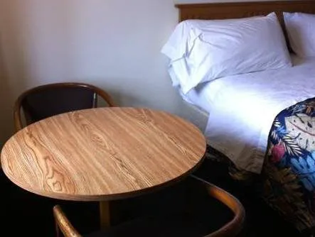 D-Lux Budget Inn Lemont hotel detail image 2