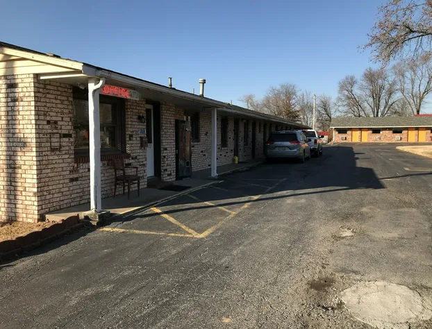 C&H Motel El Dorado Springs hotel detail image 3