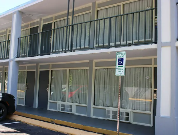 Super 8 by Wyndham Morganton hotel detail image 2