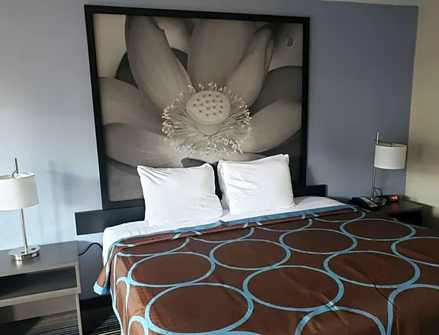 Super 8 by Wyndham Morganton hotel detail image 3