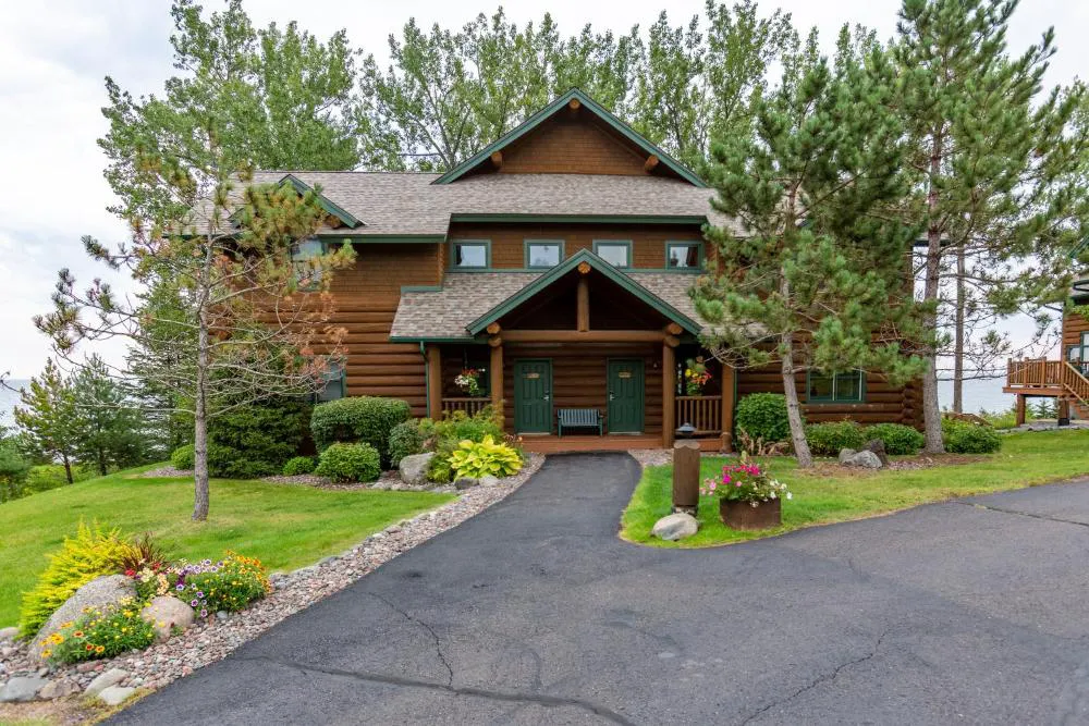 Grand Superior Lodge hotel hero