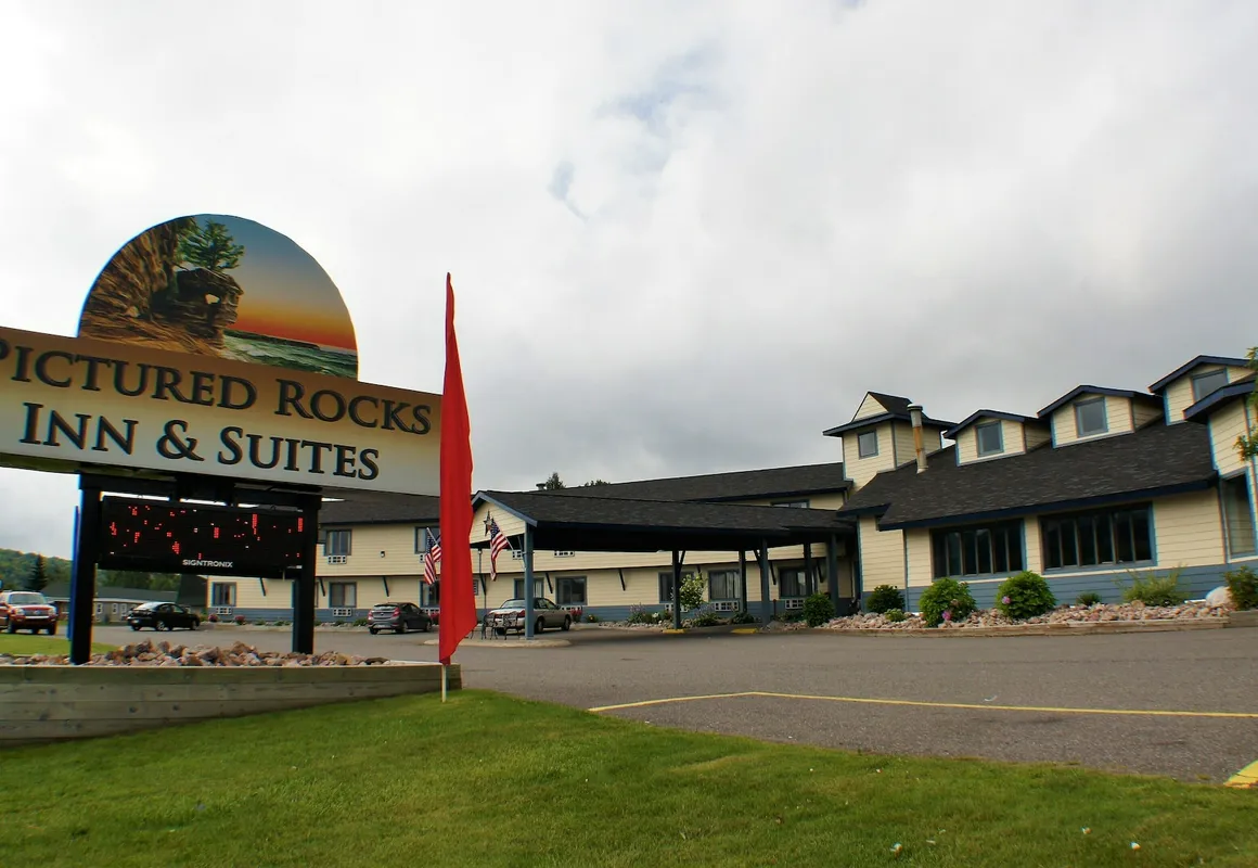 Pictured Rocks Inn & Suites hotel hero