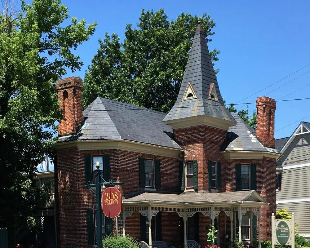 Parsonage Inn hotel hero