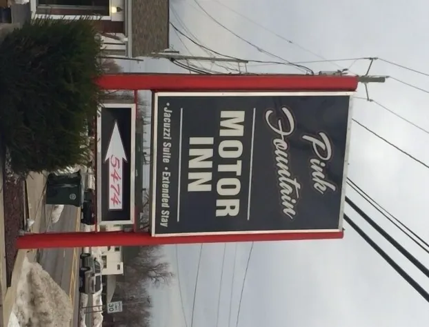 Pink Fountain Motor Inn hotel detail image 1