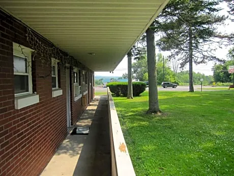 Pinecrest Motel hotel detail image 3