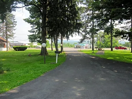 Pinecrest Motel hotel detail image 4