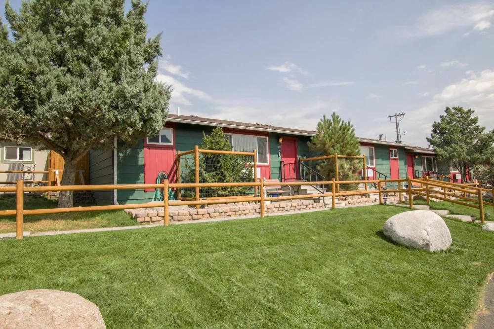 Yellowstone Gateway Inn hotel hero