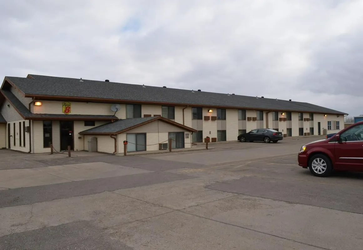 Super 8 by Wyndham Devils Lake hotel hero