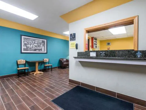 Super 8 by Wyndham Devils Lake hotel detail image 1