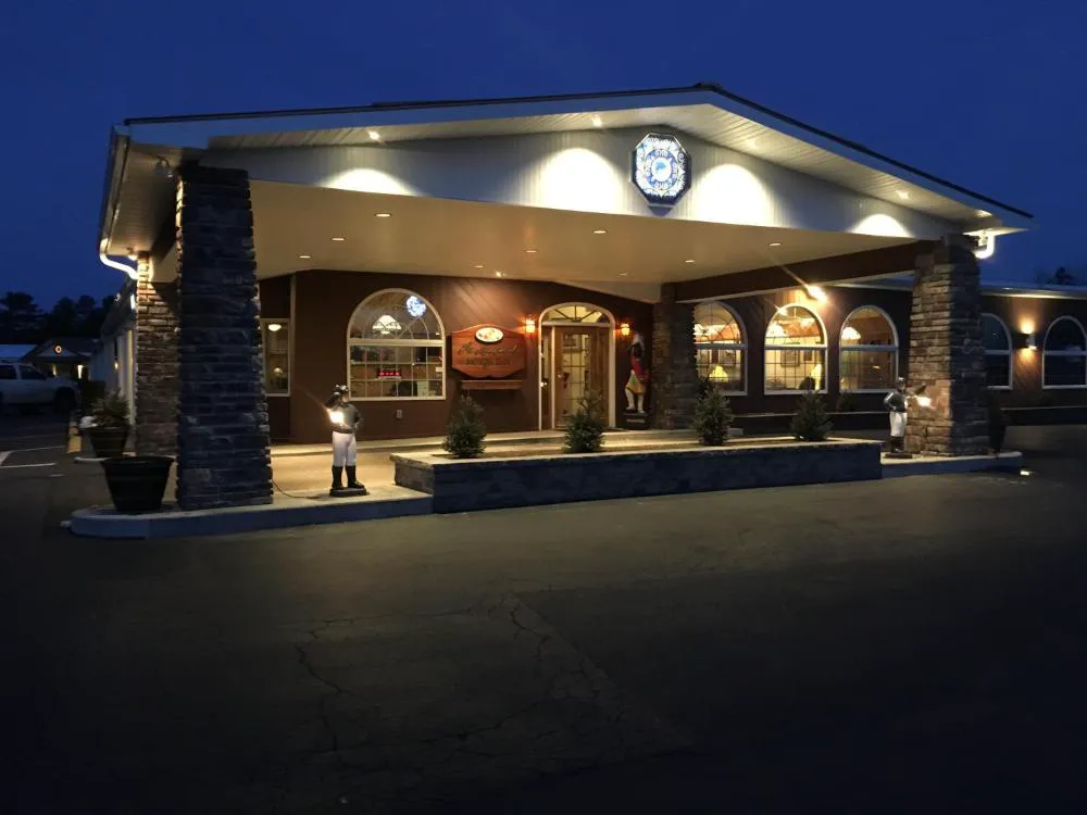 Landmark Motor Inn hotel hero