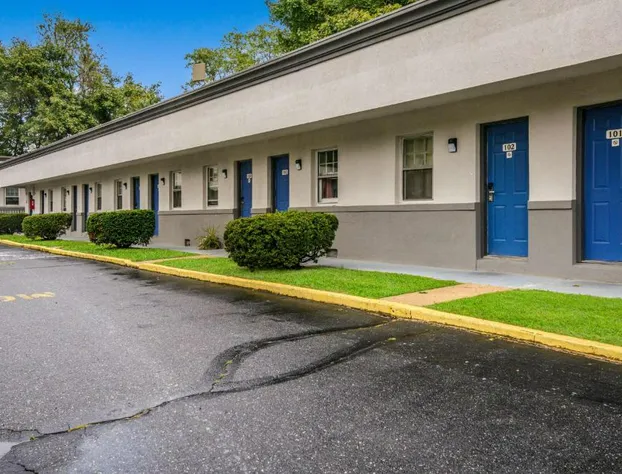 Executive Inn And Suites hotel detail image 3